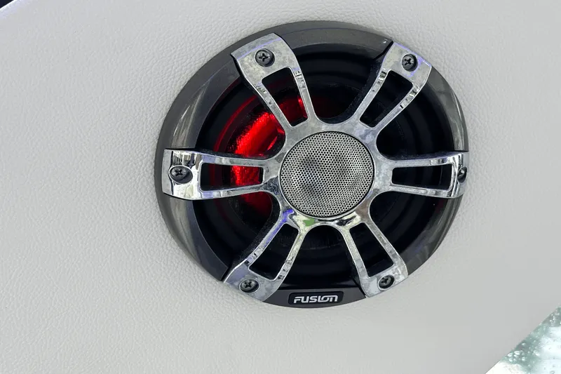 Slide: The Image of Sea Ray 320 SUNDANCER 2022 - 49