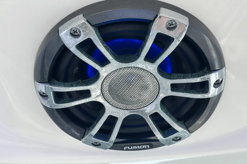 Slide: The Image of Sea Ray 320 SUNDANCER 2022 - 50