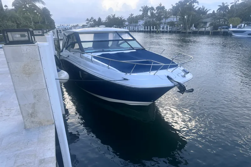 Slide: The Image of Sea Ray 320 SUNDANCER 2022 - 52