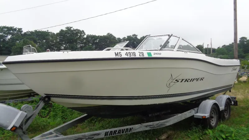Slide: The Image of 1999 Seaswirl Striper 21 DC boat on trailer, side view. - 0