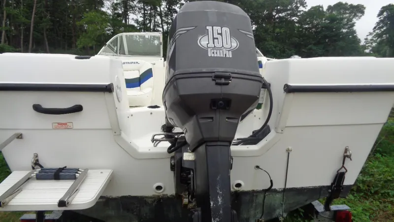 Slide: The Image of 1999 Seaswirl Striper 21 DC boat with 150 HP outboard motor, rear view. - 16