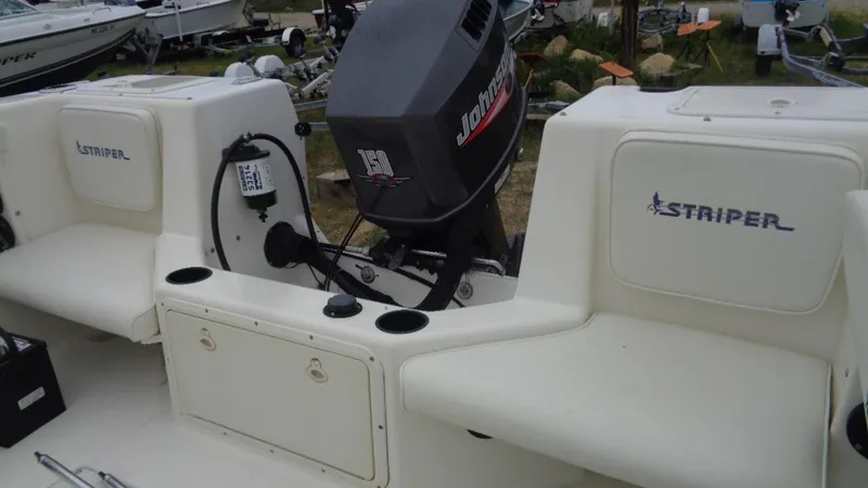 Slide: The Image of 1999 Seaswirl Striper 21 DC boat interior with Johnson outboard motor. - 6
