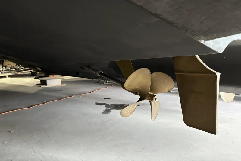 Slide: The Image of Sea Ray 330 EXPRESS CRUISER 1997 - 11