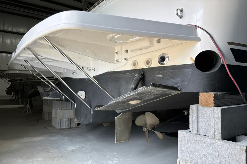 Slide: The Image of Sea Ray 330 EXPRESS CRUISER 1997 - 14