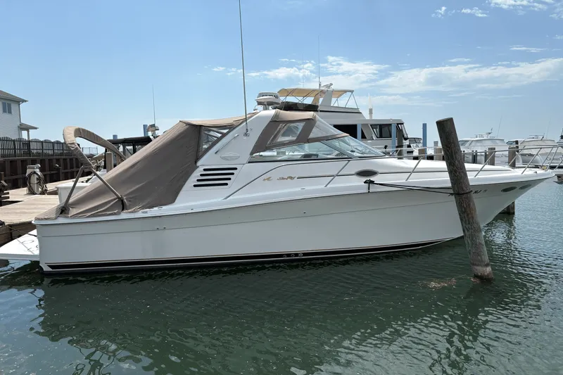 Slide: The Image of Sea Ray 330 EXPRESS CRUISER 1997 - 15