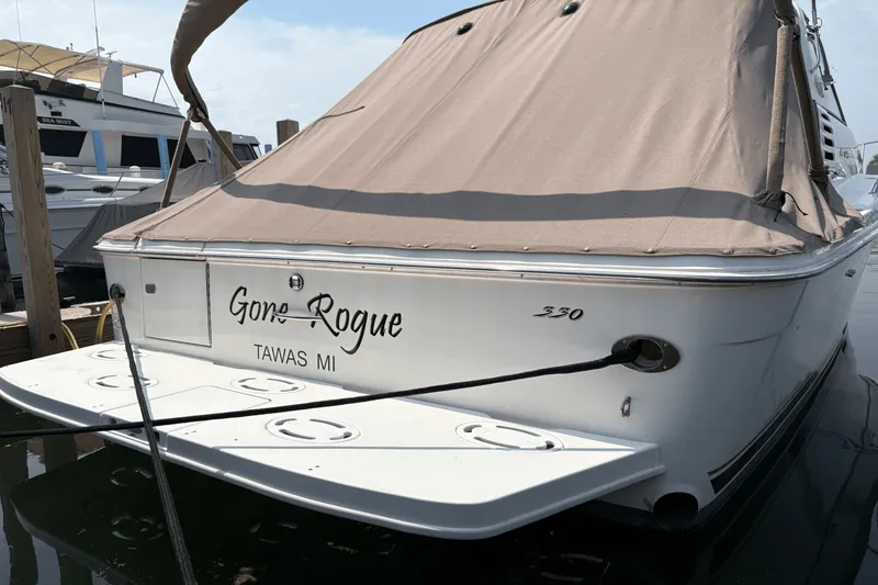 Slide: The Image of Sea Ray 330 EXPRESS CRUISER 1997 - 16