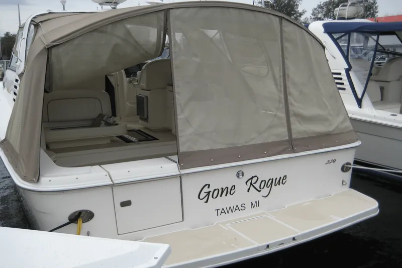 Slide: The Image of Sea Ray 330 EXPRESS CRUISER 1997 - 18