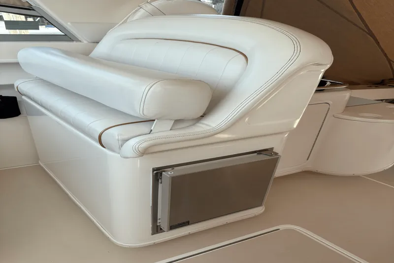 Slide: The Image of Sea Ray 330 EXPRESS CRUISER 1997 - 25