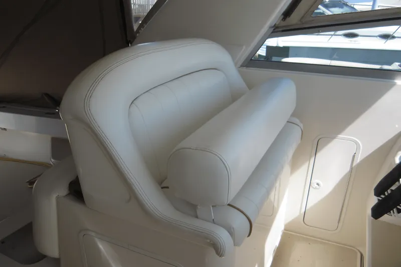 Slide: The Image of Sea Ray 330 EXPRESS CRUISER 1997 - 28