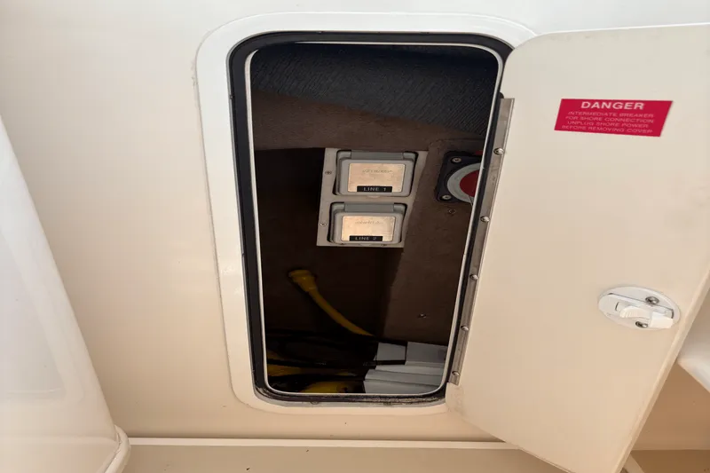 Slide: The Image of Sea Ray 330 EXPRESS CRUISER 1997 - 29