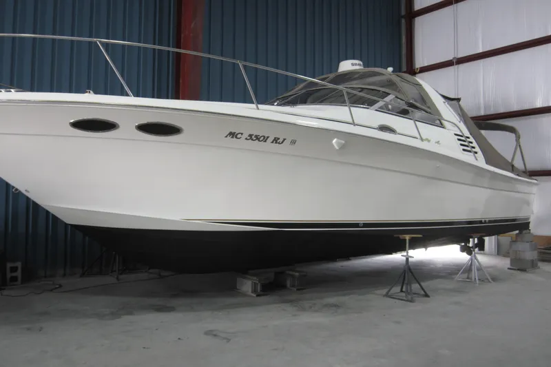 Slide: The Image of Sea Ray 330 EXPRESS CRUISER 1997 - 3