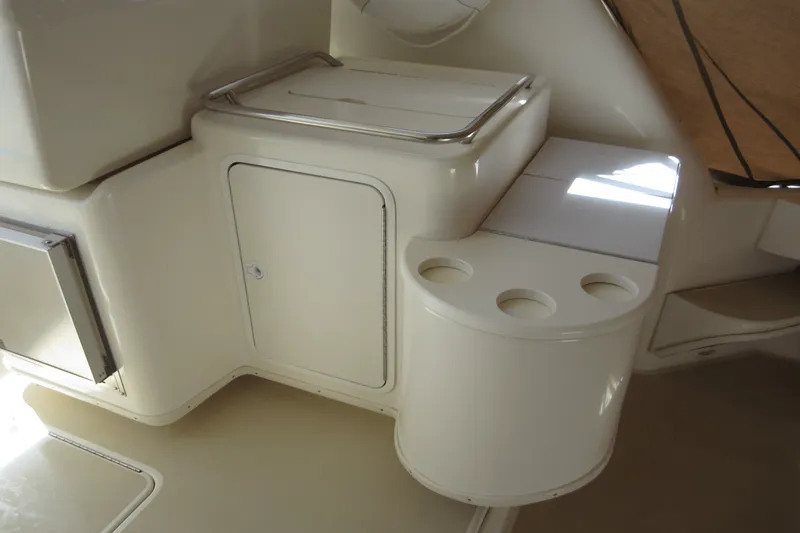 Slide: The Image of Sea Ray 330 EXPRESS CRUISER 1997 - 30