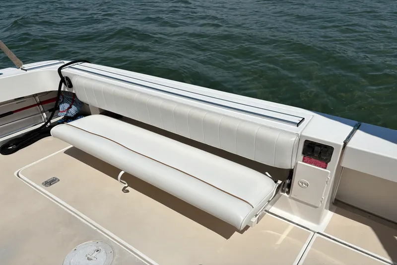 Slide: The Image of Sea Ray 330 EXPRESS CRUISER 1997 - 31