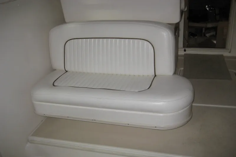 Slide: The Image of Sea Ray 330 EXPRESS CRUISER 1997 - 32