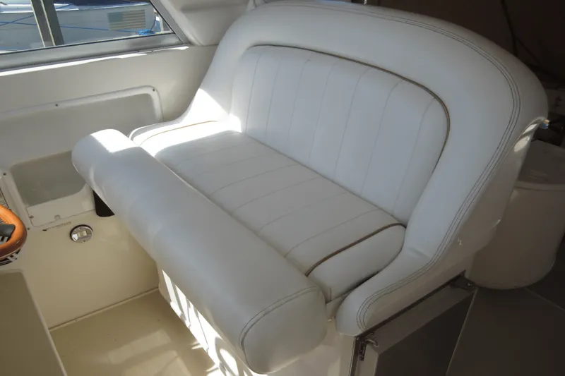 Slide: The Image of Sea Ray 330 EXPRESS CRUISER 1997 - 33