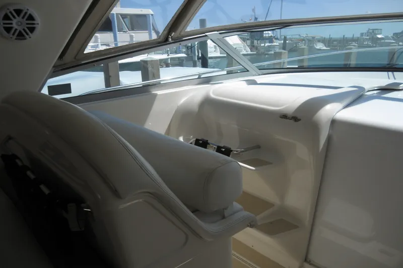 Slide: The Image of Sea Ray 330 EXPRESS CRUISER 1997 - 34