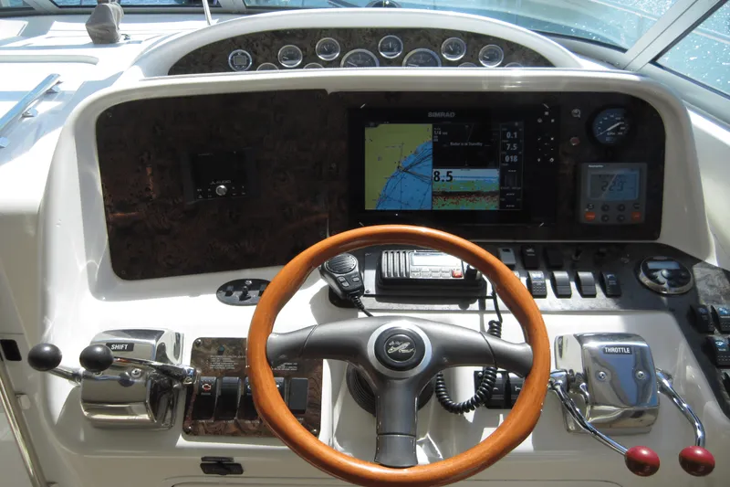 Slide: The Image of Sea Ray 330 EXPRESS CRUISER 1997 - 35