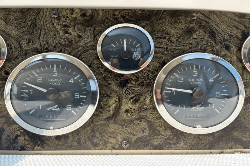 Slide: The Image of Sea Ray 330 EXPRESS CRUISER 1997 - 37