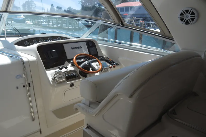 Slide: The Image of Sea Ray 330 EXPRESS CRUISER 1997 - 42