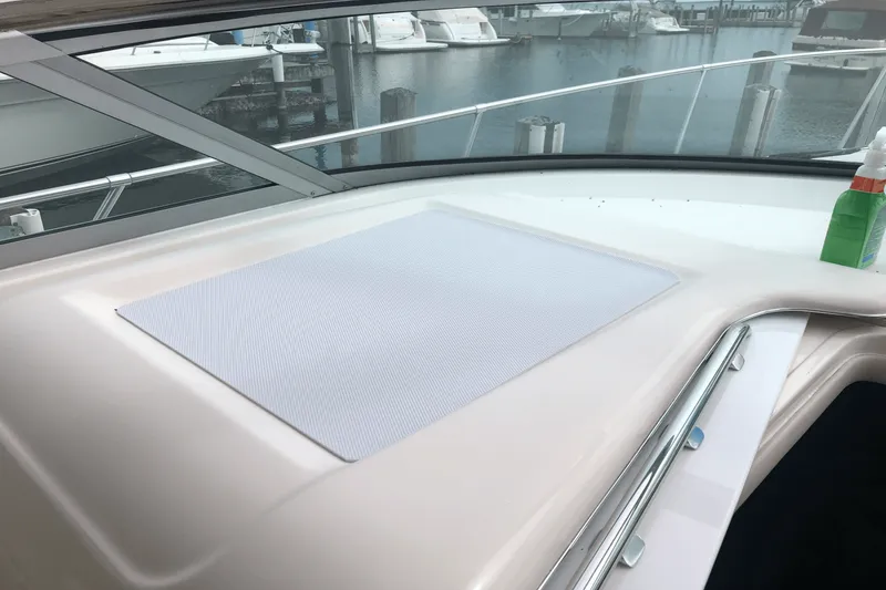 Slide: The Image of Sea Ray 330 EXPRESS CRUISER 1997 - 43