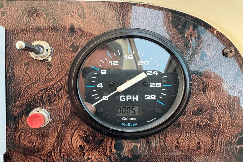 Slide: The Image of Sea Ray 330 EXPRESS CRUISER 1997 - 44