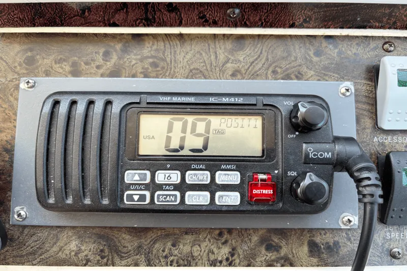 Slide: The Image of Sea Ray 330 EXPRESS CRUISER 1997 - 46