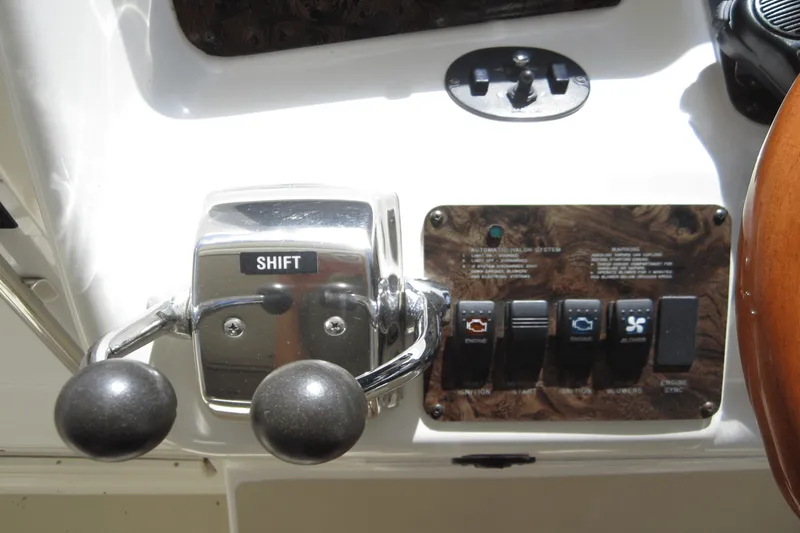 Slide: The Image of Sea Ray 330 EXPRESS CRUISER 1997 - 47