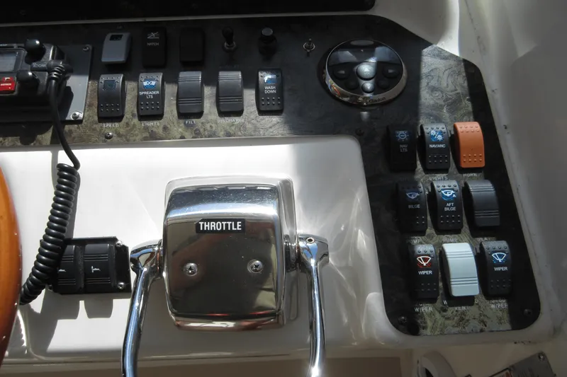 Slide: The Image of Sea Ray 330 EXPRESS CRUISER 1997 - 48