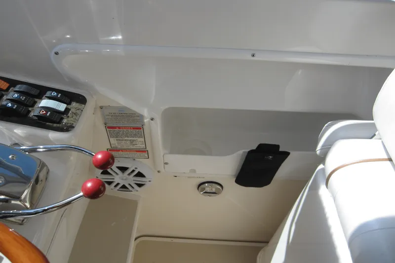 Slide: The Image of Sea Ray 330 EXPRESS CRUISER 1997 - 49