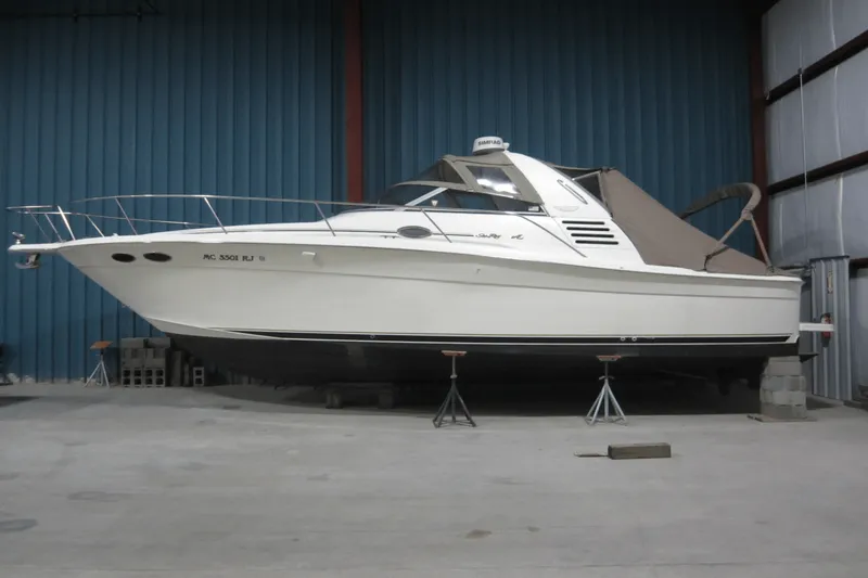 Slide: The Image of Sea Ray 330 EXPRESS CRUISER 1997 - 5