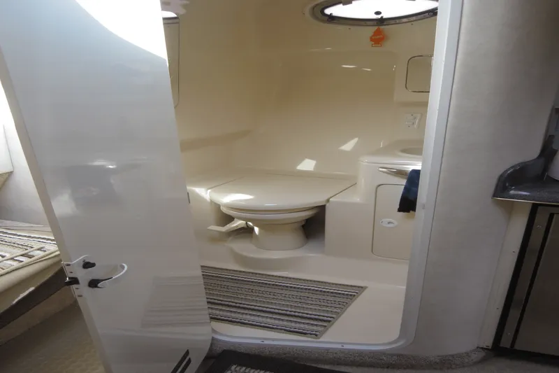 Slide: The Image of Sea Ray 330 EXPRESS CRUISER 1997 - 53