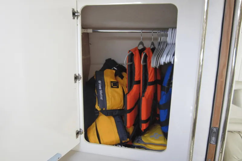 Slide: The Image of Sea Ray 330 EXPRESS CRUISER 1997 - 56