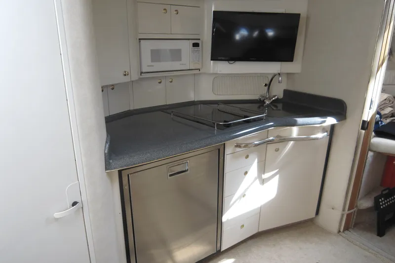 Slide: The Image of Sea Ray 330 EXPRESS CRUISER 1997 - 58