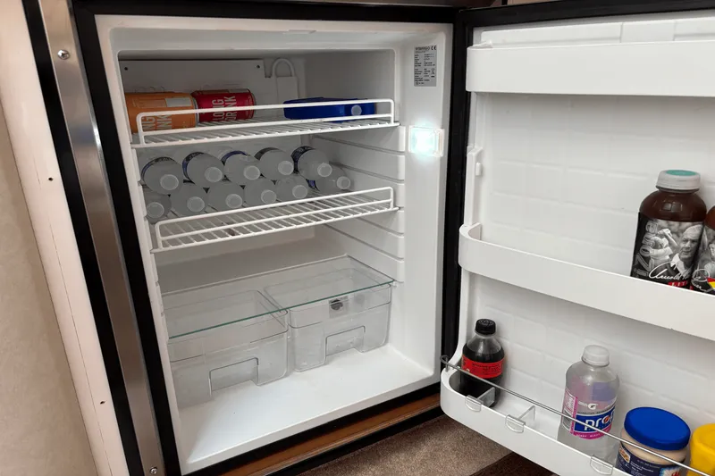 Slide: The Image of Sea Ray 330 EXPRESS CRUISER 1997 - 59