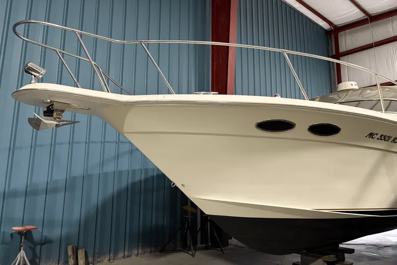 Slide: The Image of Sea Ray 330 EXPRESS CRUISER 1997 - 6