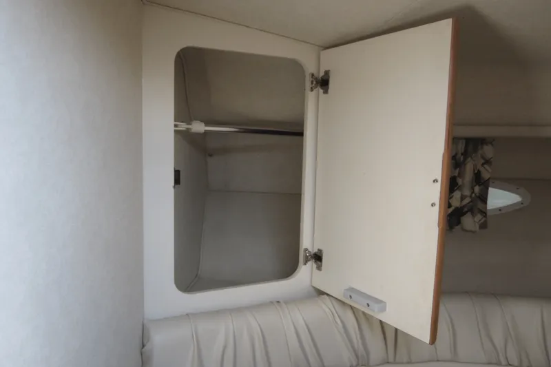 Slide: The Image of Sea Ray 330 EXPRESS CRUISER 1997 - 63