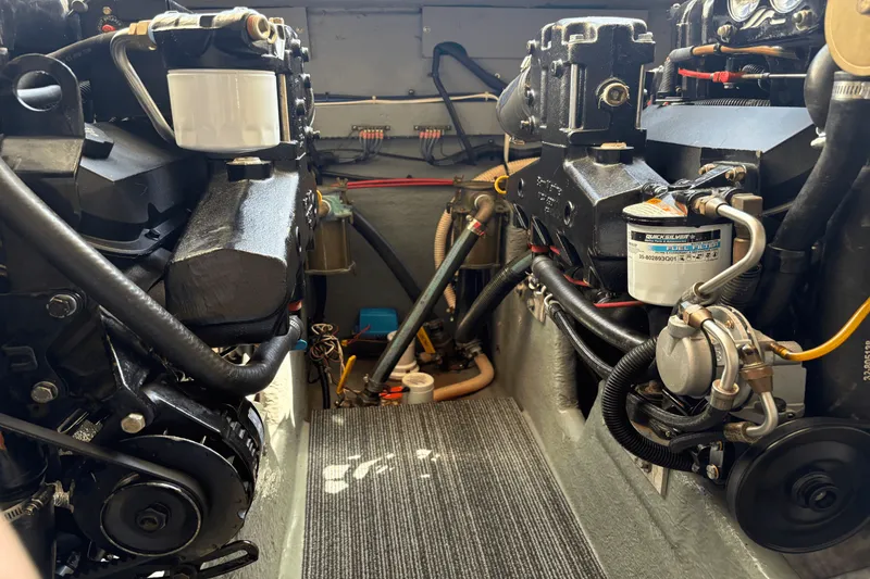 Slide: The Image of Sea Ray 330 EXPRESS CRUISER 1997 - 66