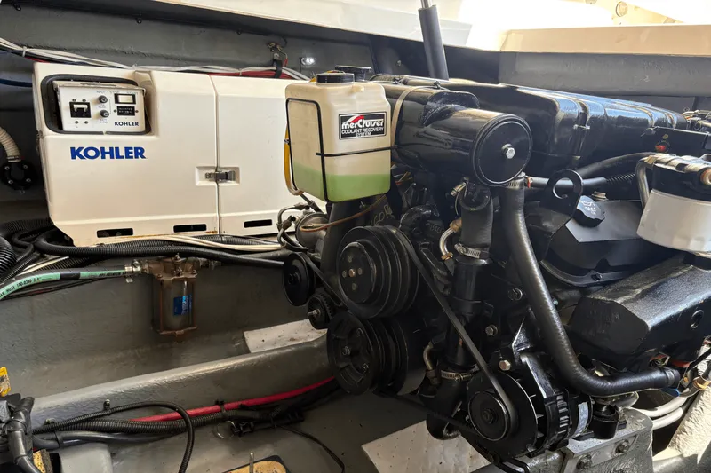 Slide: The Image of Sea Ray 330 EXPRESS CRUISER 1997 - 67