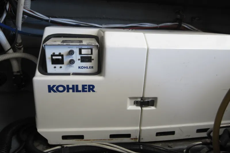 Slide: The Image of Sea Ray 330 EXPRESS CRUISER 1997 - 69