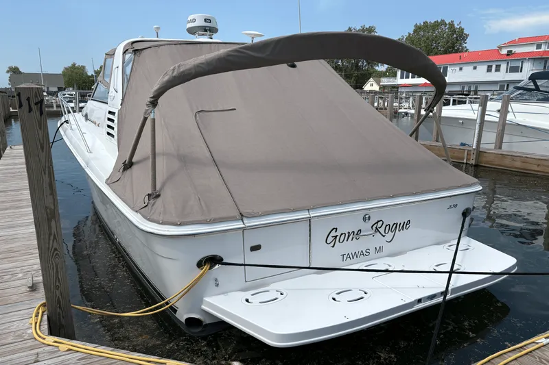 Slide: The Image of Sea Ray 330 EXPRESS CRUISER 1997 - 7