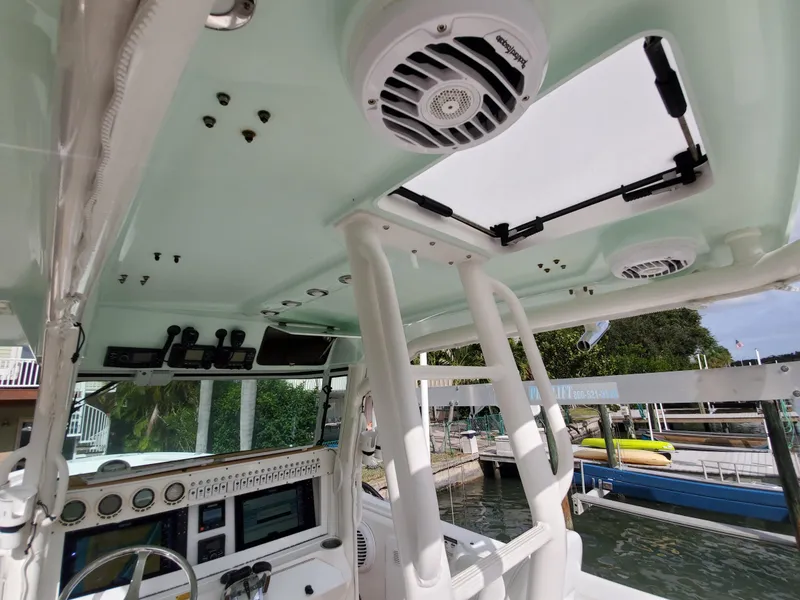 Slide: The Image of Everglades 350 Center Console 2008 - 106