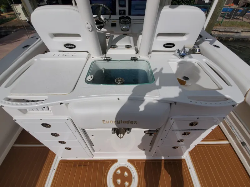 Slide: The Image of Everglades 350 Center Console 2008 - 110