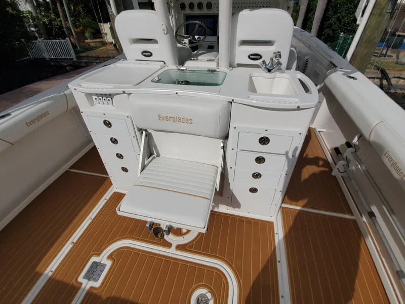 Slide: The Image of Everglades 350 Center Console 2008 - 111