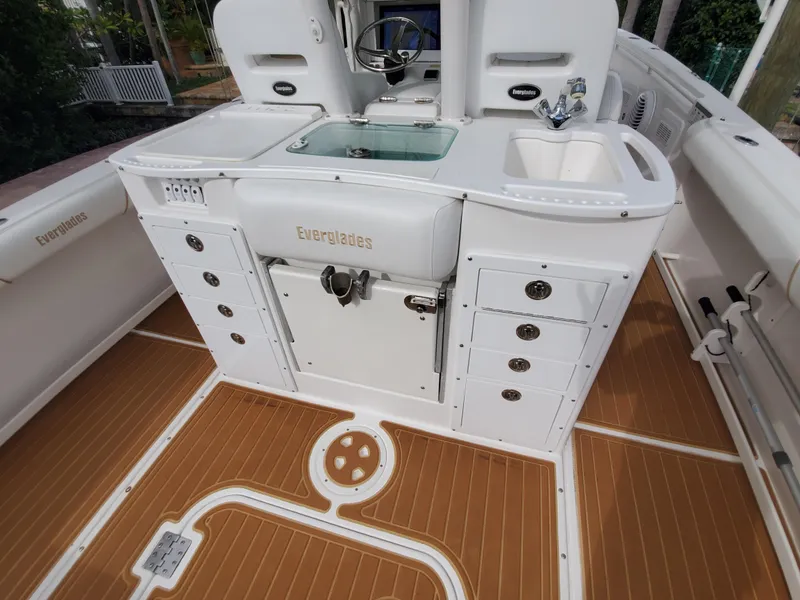 Slide: The Image of Everglades 350 Center Console 2008 - 112