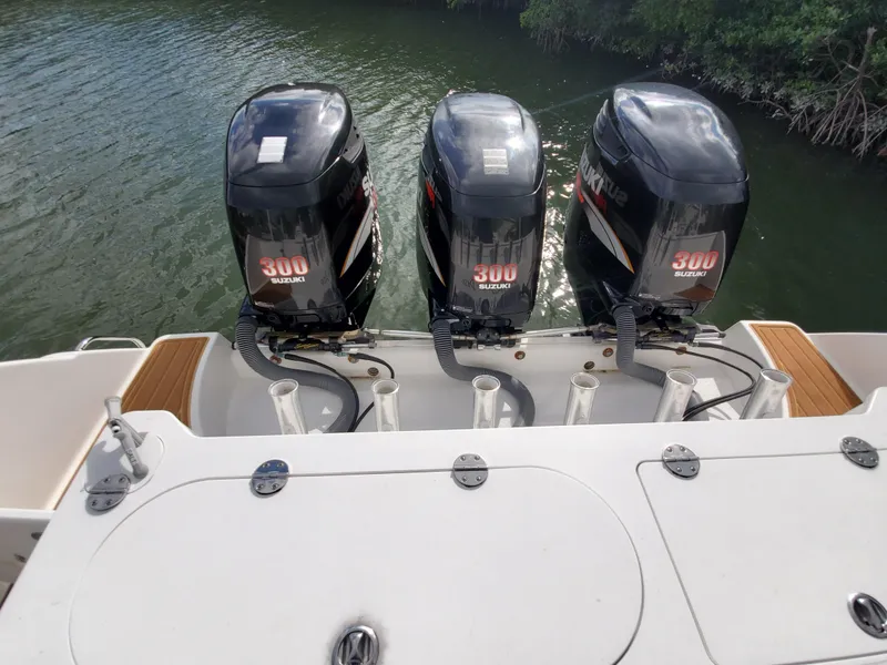 Slide: The Image of Everglades 350 Center Console 2008 - 126