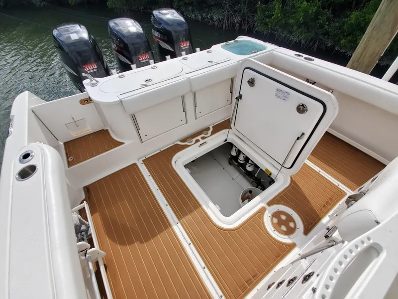 Slide: The Image of Everglades 350 Center Console 2008 - 134