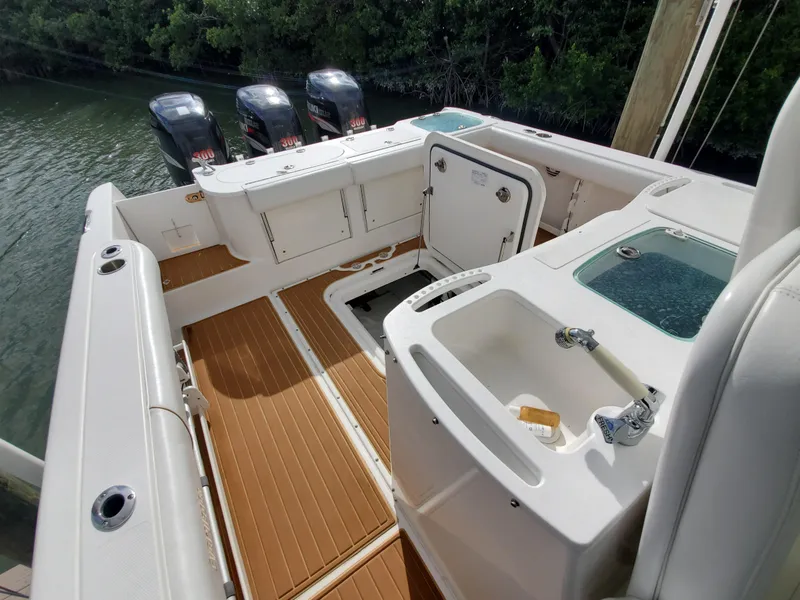 Slide: The Image of Everglades 350 Center Console 2008 - 135