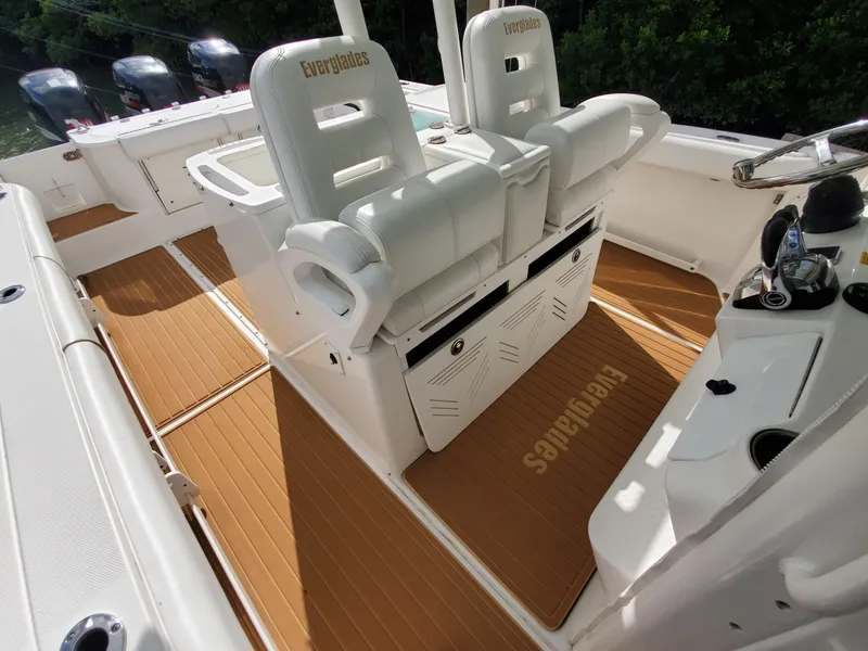 Slide: The Image of Everglades 350 Center Console 2008 - 140