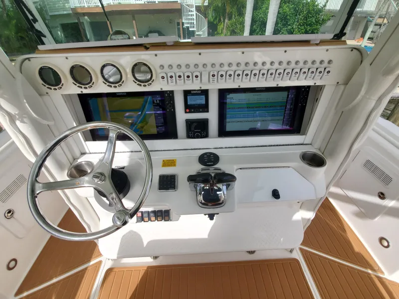 Slide: The Image of Everglades 350 Center Console 2008 - 142