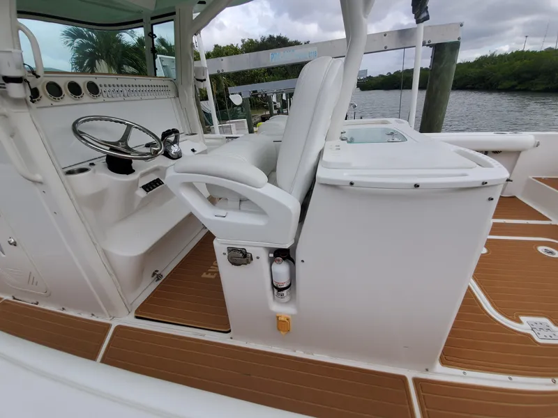 Slide: The Image of Everglades 350 Center Console 2008 - 147